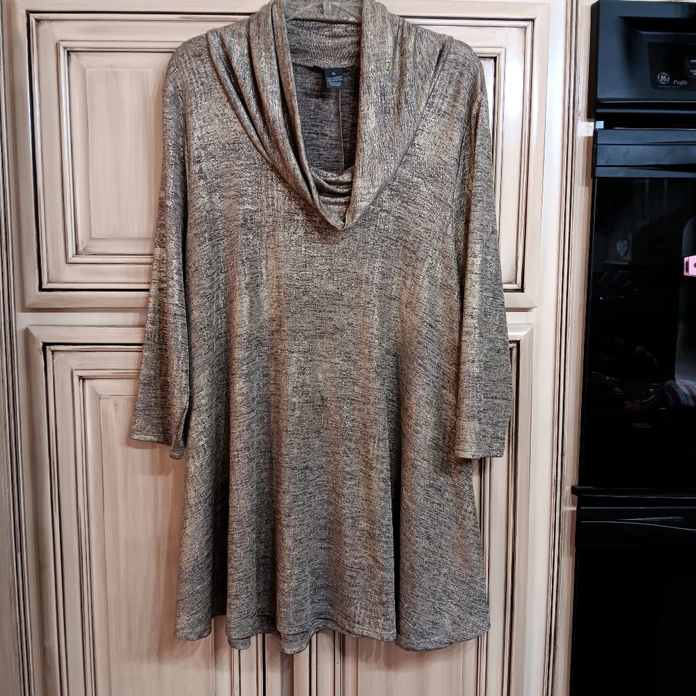 Chelsea‎ & Theodore Gold / Black Cowlneck Top - Size XL